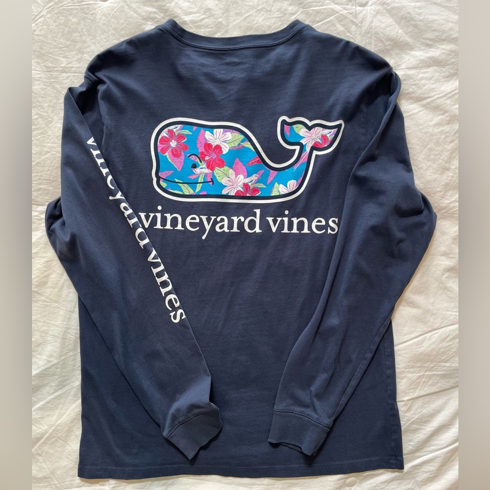 Adult Vineyard Vines Long Sleeve “Hawaiian Whale” Graphic Tee; Size S